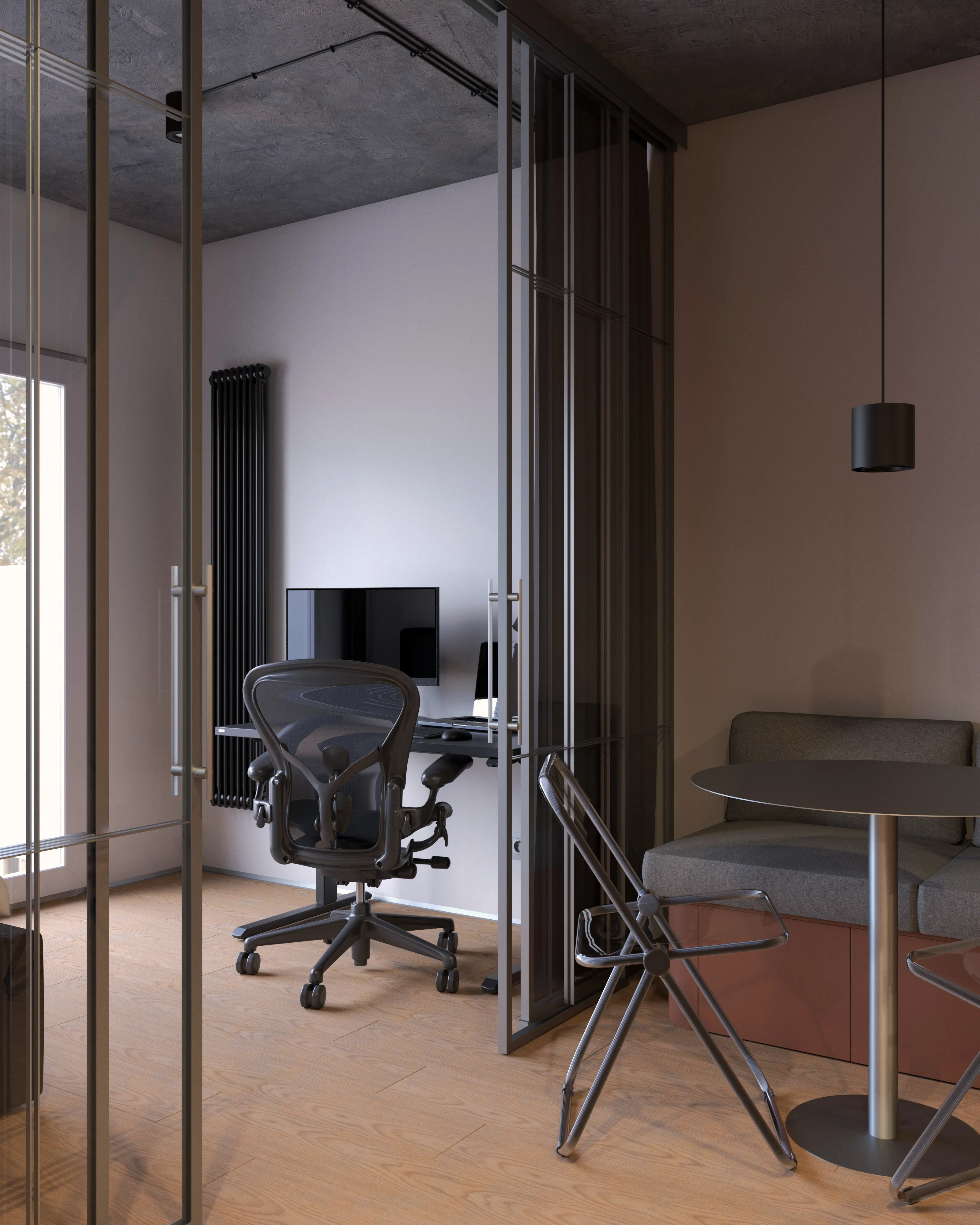 Domowe biuro przy szklanej ściance: ergonomiczny fotel, biurko, czarny grzejnik pionowy, w tle jadalnia – praca zdalna w małym mieszkaniu w Warszawie.